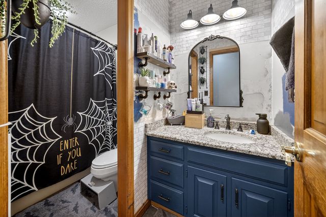 213 Lakeside Dr, Crossville, TN 38558