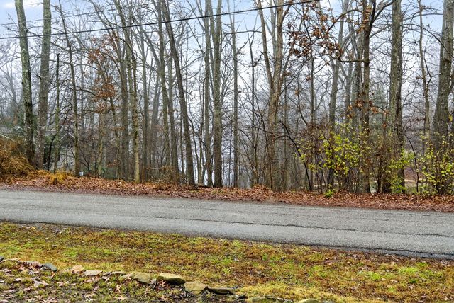 213 Lakeside Dr, Crossville, TN 38558