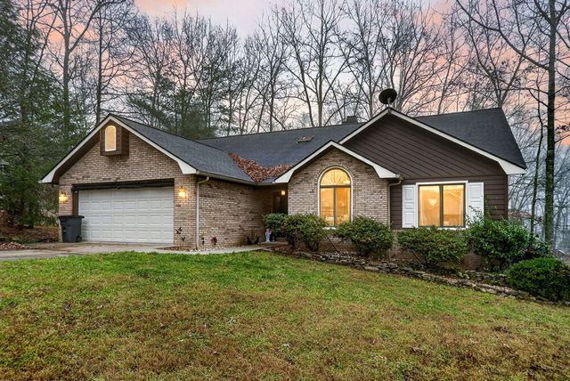 213 Lakeside Dr, Crossville, TN 38558
