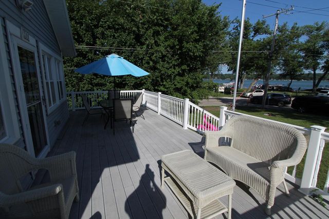 300 Knobes AVENUE, Twin Lakes, WI 53181