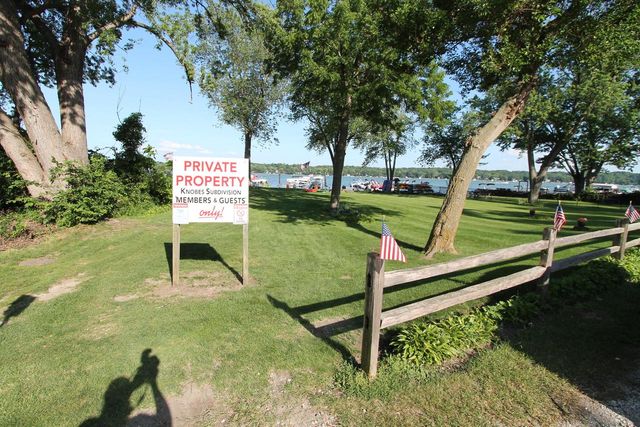 300 Knobes AVENUE, Twin Lakes, WI 53181