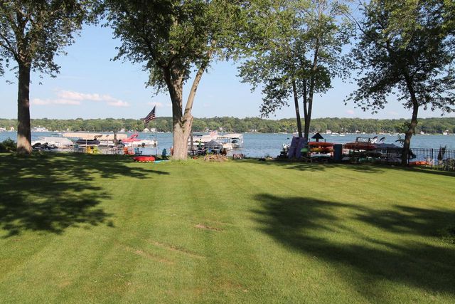 300 Knobes AVENUE, Twin Lakes, WI 53181