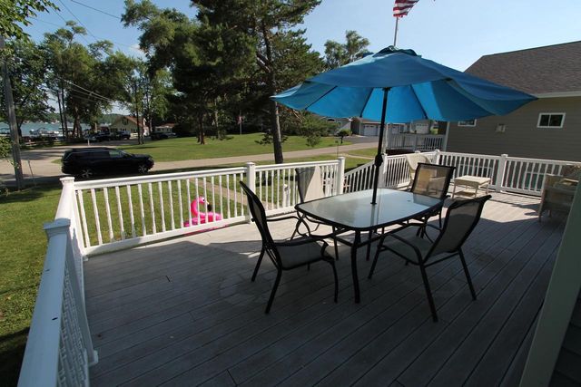 300 Knobes AVENUE, Twin Lakes, WI 53181