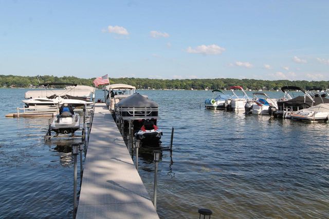 300 Knobes AVENUE, Twin Lakes, WI 53181
