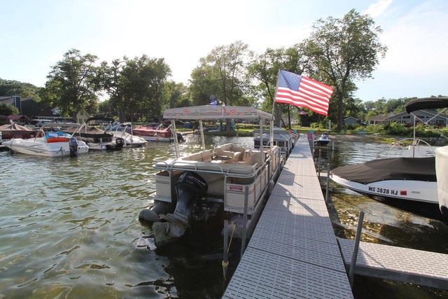 300 Knobes AVENUE, Twin Lakes, WI 53181