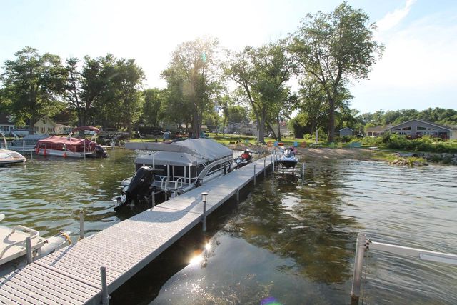 300 Knobes AVENUE, Twin Lakes, WI 53181