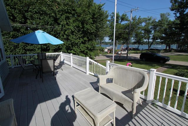 300 Knobes AVENUE, Twin Lakes, WI 53181