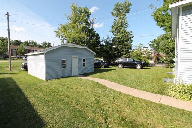 300 Knobes AVENUE, Twin Lakes, WI 53181