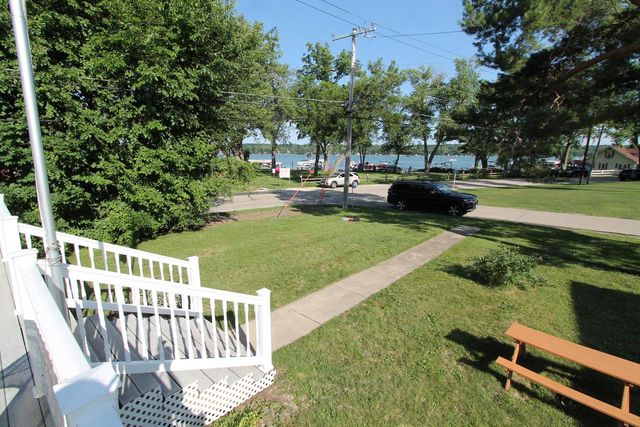 300 Knobes AVENUE, Twin Lakes, WI 53181