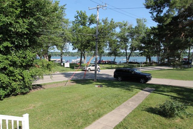 300 Knobes AVENUE, Twin Lakes, WI 53181