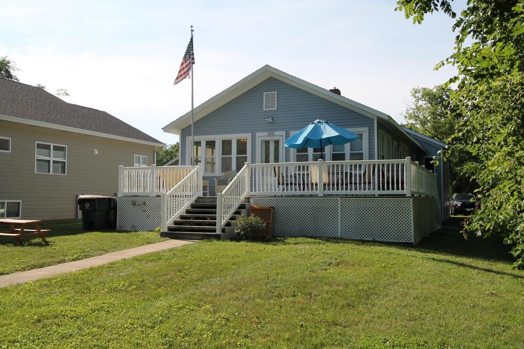 300 Knobes AVENUE, Twin Lakes, WI 53181