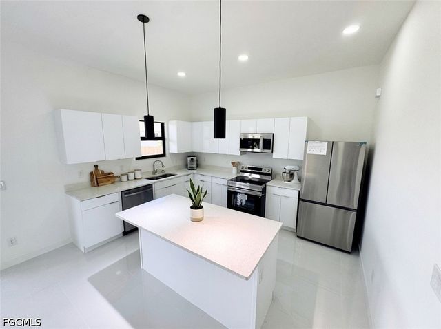 4206 NW 32nd LN, Cape Coral, FL 33993
