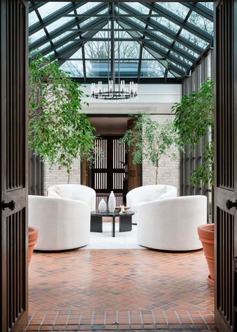 240 Shore Acres Circle, Lake Bluff, IL 60044