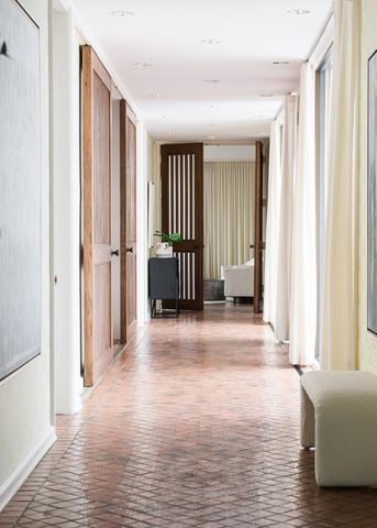 240 Shore Acres Circle, Lake Bluff, IL 60044