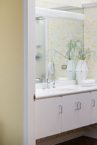 240 Shore Acres Circle, Lake Bluff, IL 60044