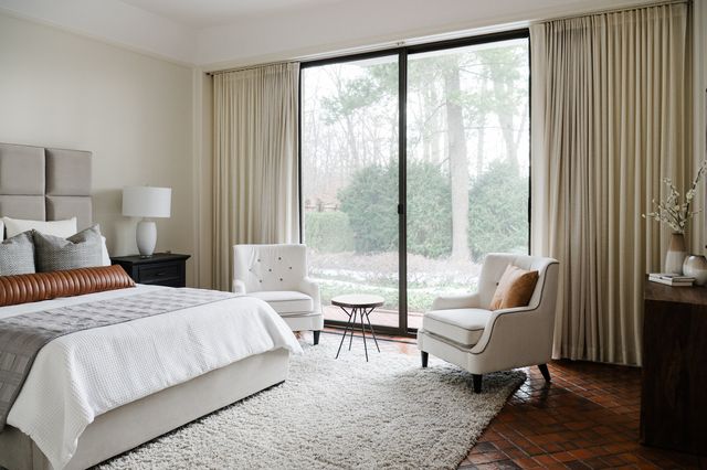 240 Shore Acres Circle, Lake Bluff, IL 60044