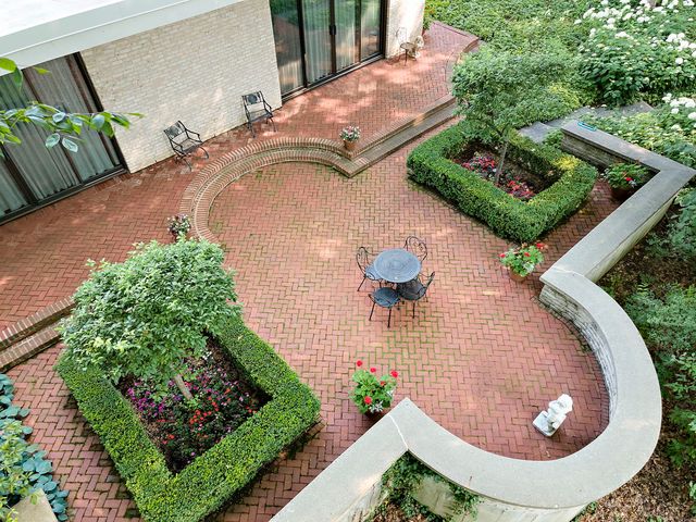 240 Shore Acres Circle, Lake Bluff, IL 60044