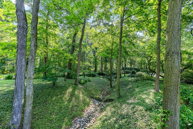 240 Shore Acres Circle, Lake Bluff, IL 60044