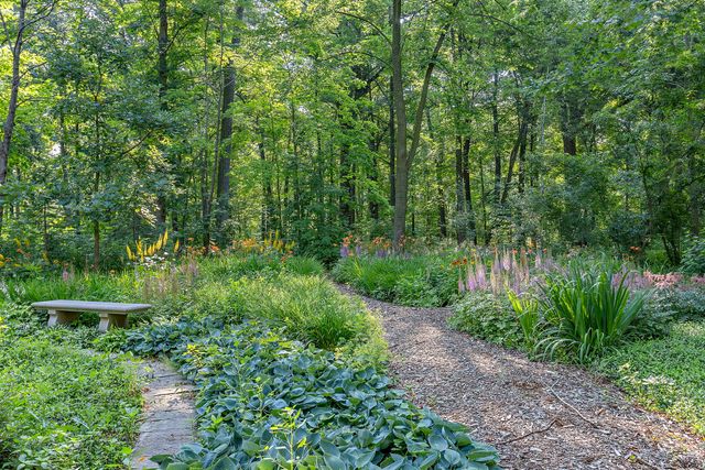 240 Shore Acres Circle, Lake Bluff, IL 60044