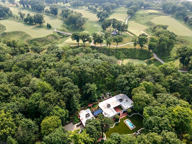 240 Shore Acres Circle, Lake Bluff, IL 60044