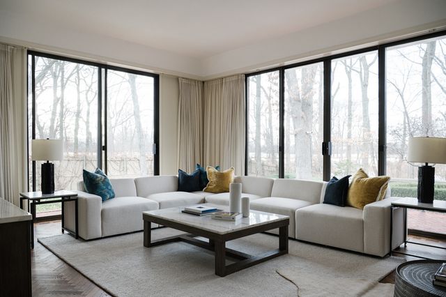 240 Shore Acres Circle, Lake Bluff, IL 60044