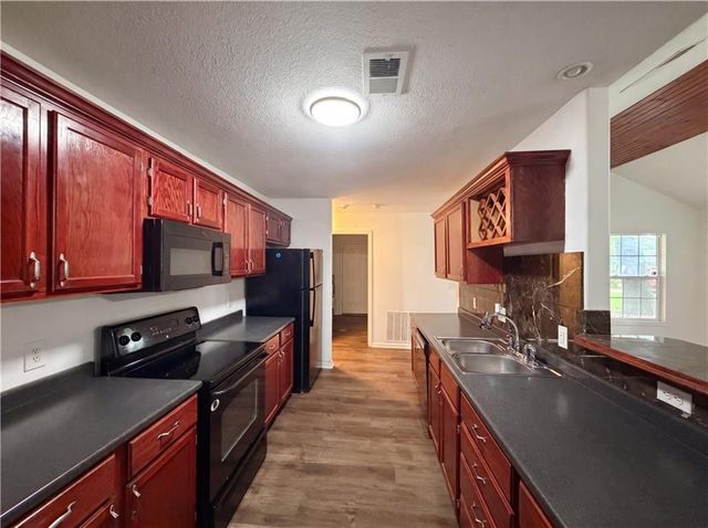 905 S Butler Terrace, Harrisonville, MO 64701