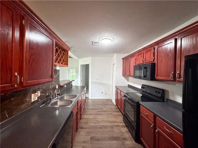 905 S Butler Terrace, Harrisonville, MO 64701