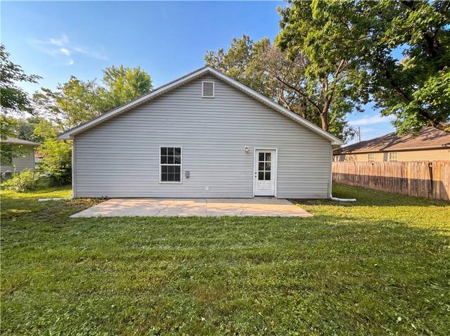 905 S Butler Terrace, Harrisonville, MO 64701