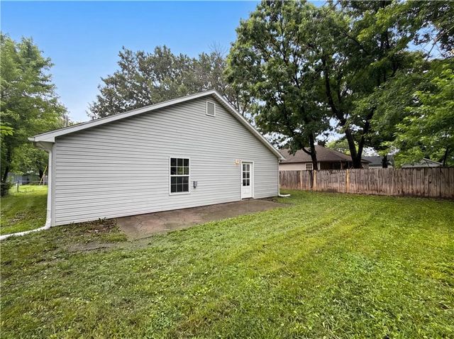 905 S Butler Terrace, Harrisonville, MO 64701