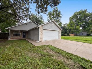 905 S Butler Terrace, Harrisonville, MO 64701
