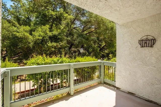 23637 Park Capri 34, Calabasas, CA 91302
