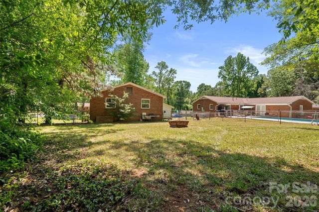 605 E Boston Avenue, Bessemer City, NC 28016