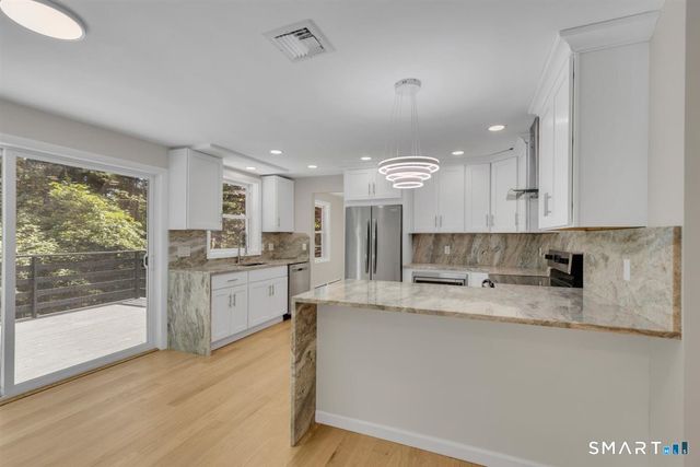650 Manchester Road, Glastonbury, CT 06033