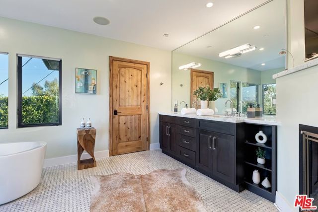 2841 Montcalm Avenue, Los Angeles, CA 90046