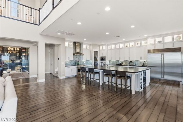 8 Olympia Chase Drive, Las Vegas, NV 89141