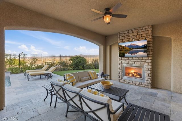 8 Olympia Chase Drive, Las Vegas, NV 89141