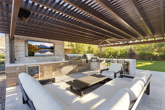 8 Olympia Chase Drive, Las Vegas, NV 89141
