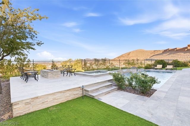 8 Olympia Chase Drive, Las Vegas, NV 89141