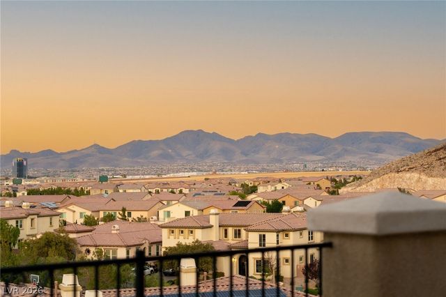 8 Olympia Chase Drive, Las Vegas, NV 89141