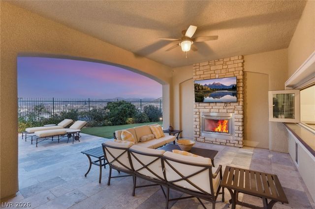 8 Olympia Chase Drive, Las Vegas, NV 89141