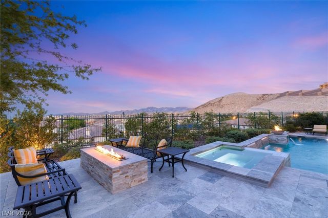 8 Olympia Chase Drive, Las Vegas, NV 89141