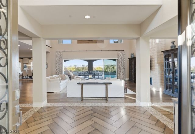 8 Olympia Chase Drive, Las Vegas, NV 89141