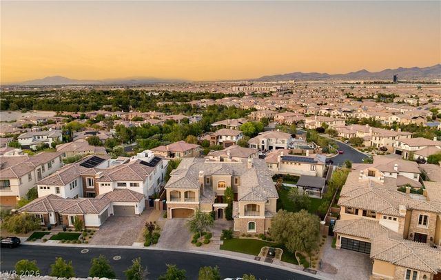 8 Olympia Chase Drive, Las Vegas, NV 89141
