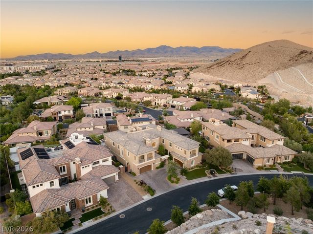 8 Olympia Chase Drive, Las Vegas, NV 89141