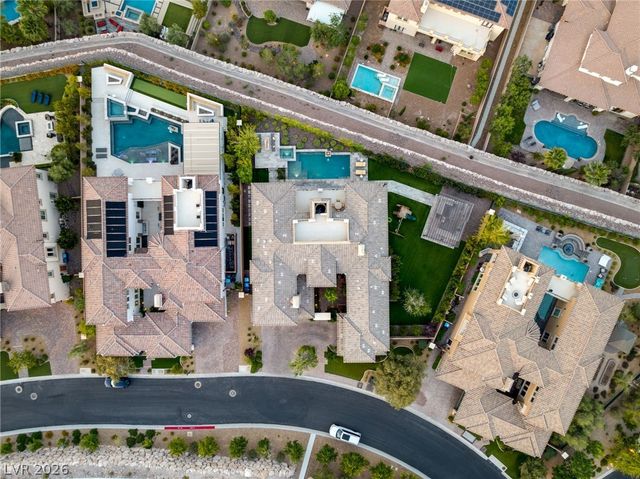 8 Olympia Chase Drive, Las Vegas, NV 89141