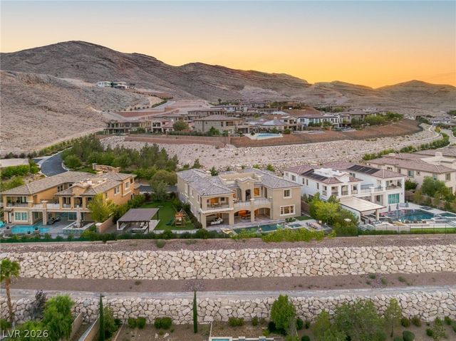 8 Olympia Chase Drive, Las Vegas, NV 89141