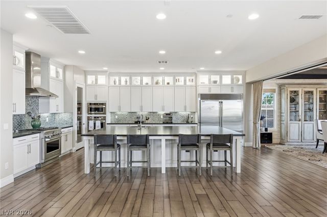 8 Olympia Chase Drive, Las Vegas, NV 89141