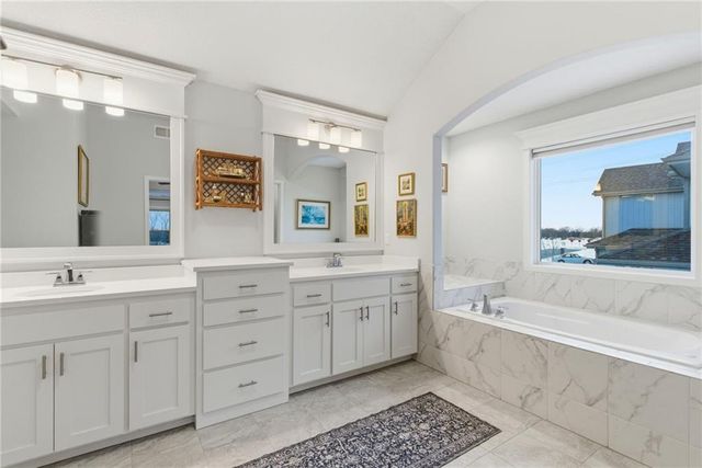 24420 W 58th Street, Shawnee, KS 66226