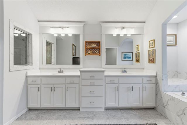 24420 W 58th Street, Shawnee, KS 66226