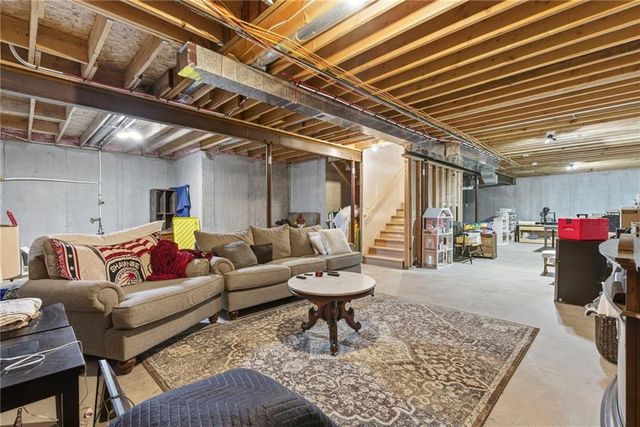 24420 W 58th Street, Shawnee, KS 66226